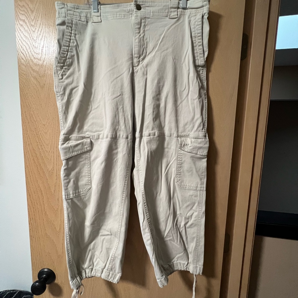 Old Navy Women's Cream Cargo Pants